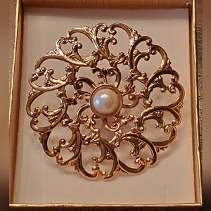 Avon Vintage Gold Tone Pearl Filigree Pin